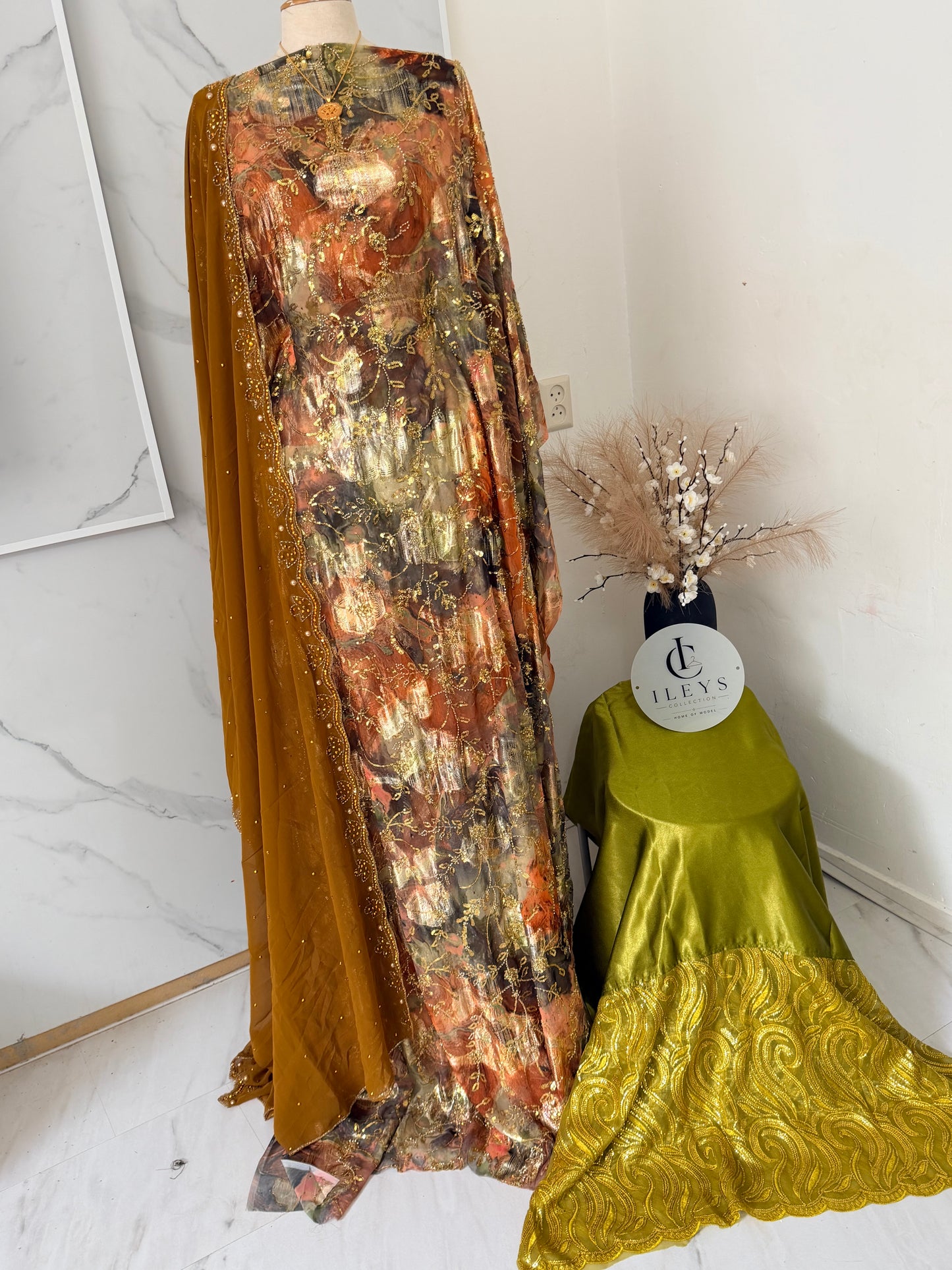 Somali Dhagax Dirac – Luxe Elegantie met Gouden Details